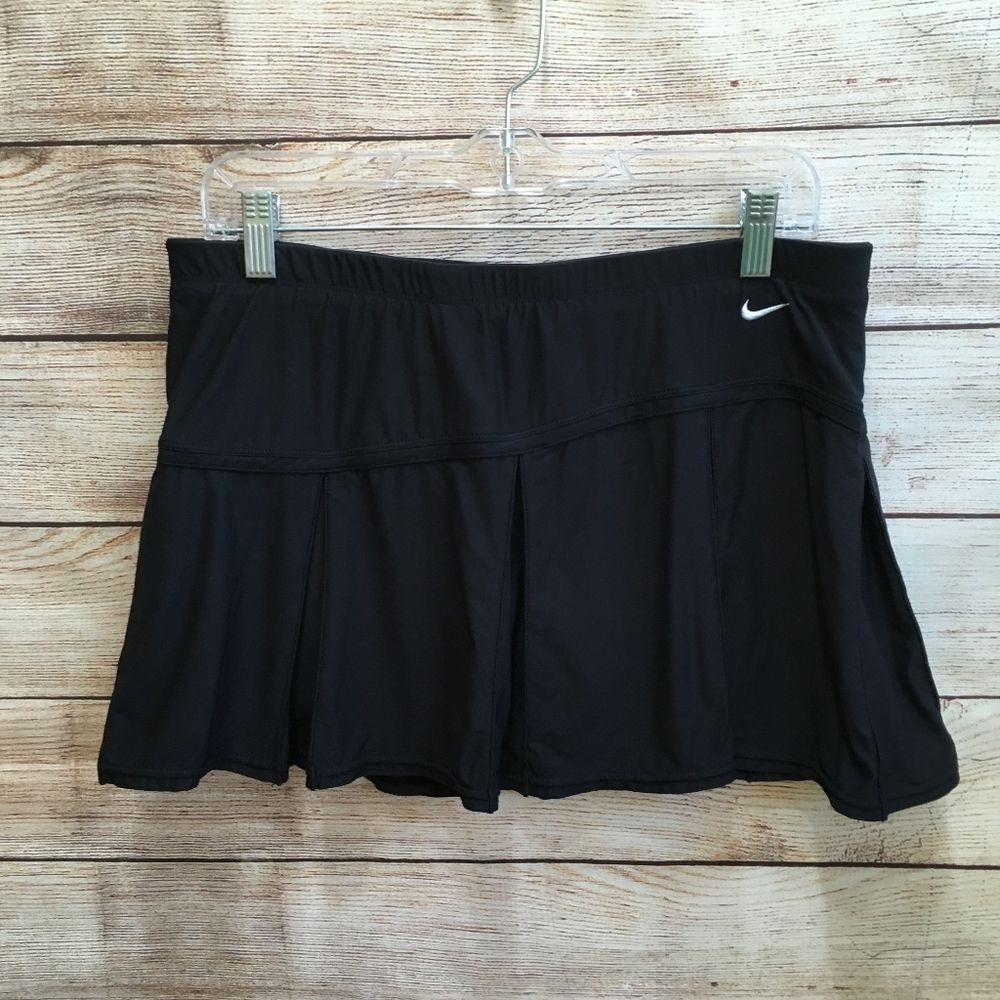 NIKE FITDRY PLEATED TENNIS SKORT IN BLACK